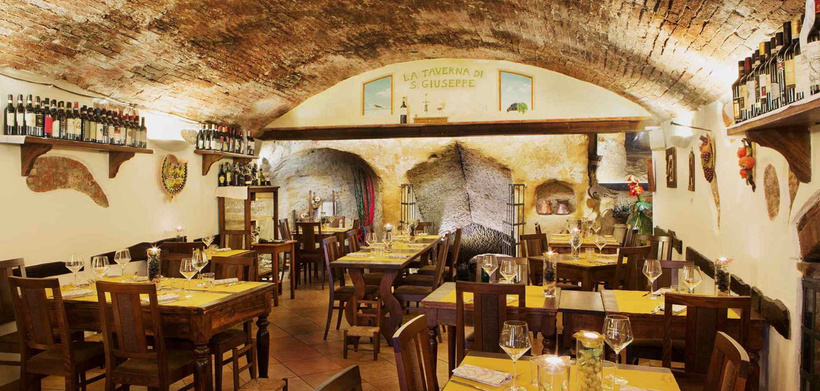 La Taverna di San Giuseppe dining room in Siena